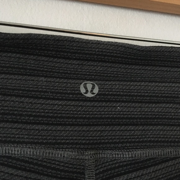 Lululemon Wunder Under Leggings Crop 4 - Picture 6 of 9